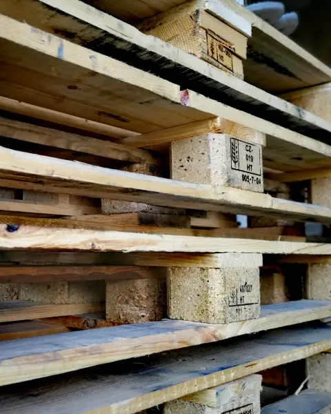 Marcaje en bloques de madera de palets
