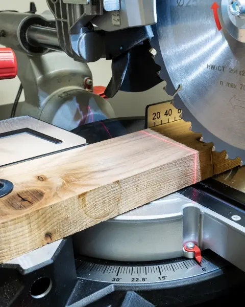 Material de construcción de madera
