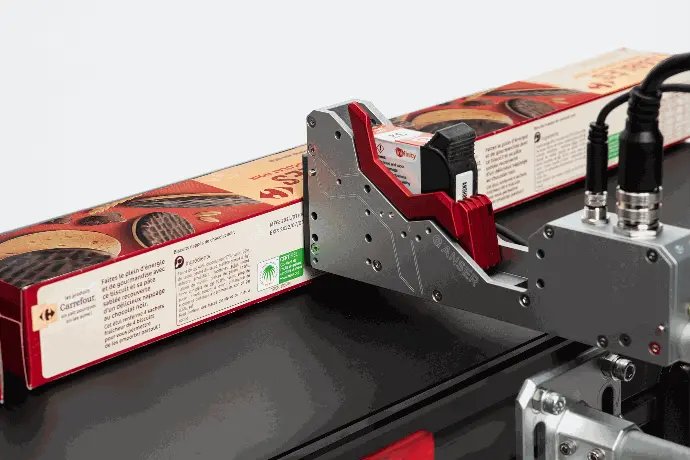 Marcaje industrial en caja de cartón de alimentos