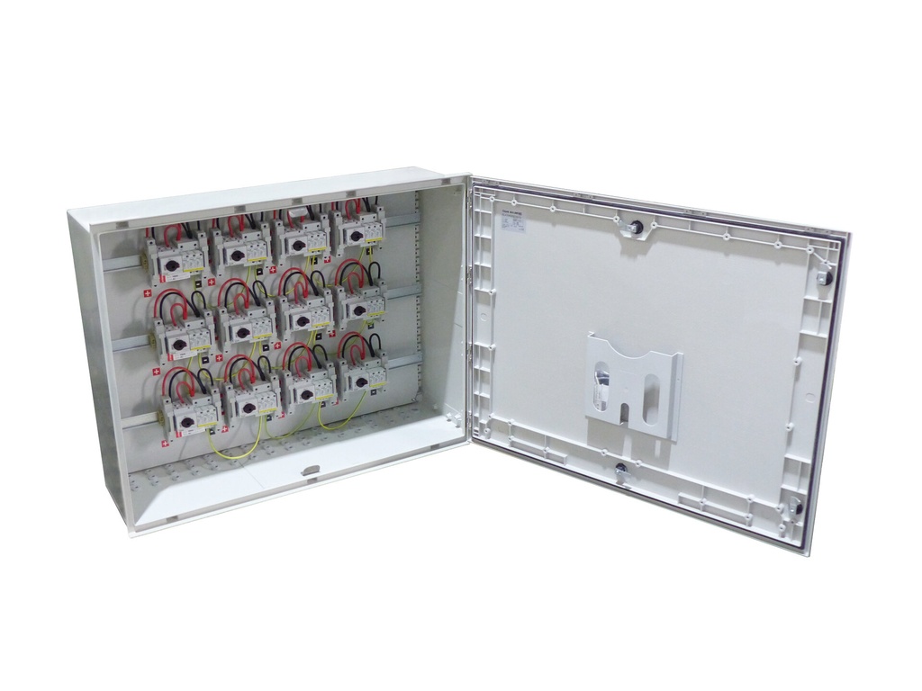 ARMARIO CONEXIÓN 1500V PV - 12 MPPT 1 STRING FUS 15A - SECCIONADOR 25A + PROTECTOR SOBRETENSIONES CLASE I+II